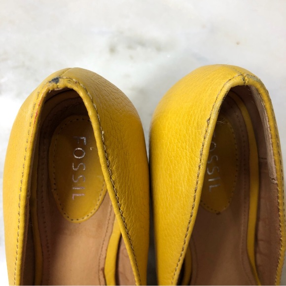 Fossil Maddox Mustard Leather chunky block heel with silver buckle toe pump. 8 - Picture 7 of 12